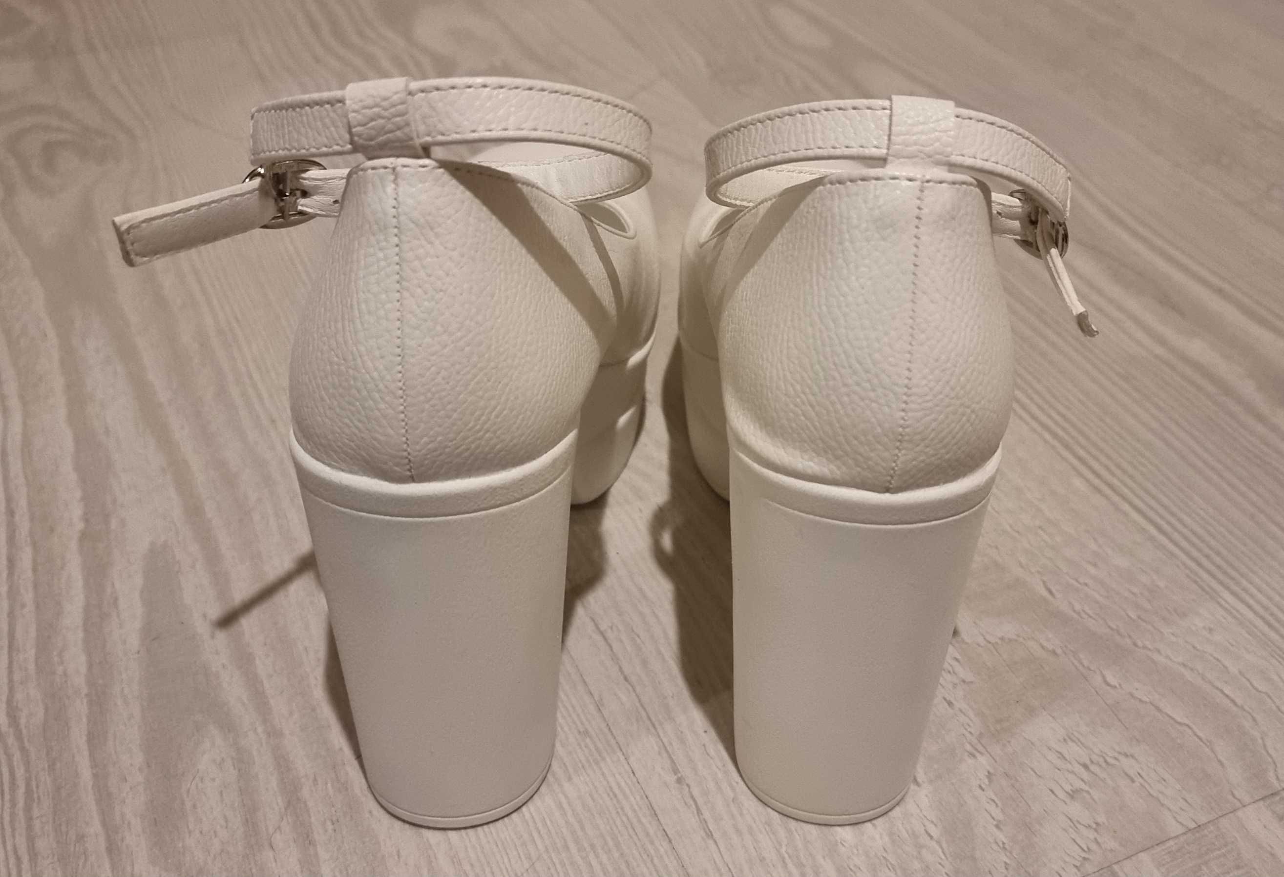 Pantofi albi cu platforma