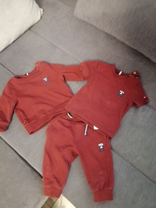 Vând treninguri Tommy Hilfiger bebeluși originale aduse din Germania.