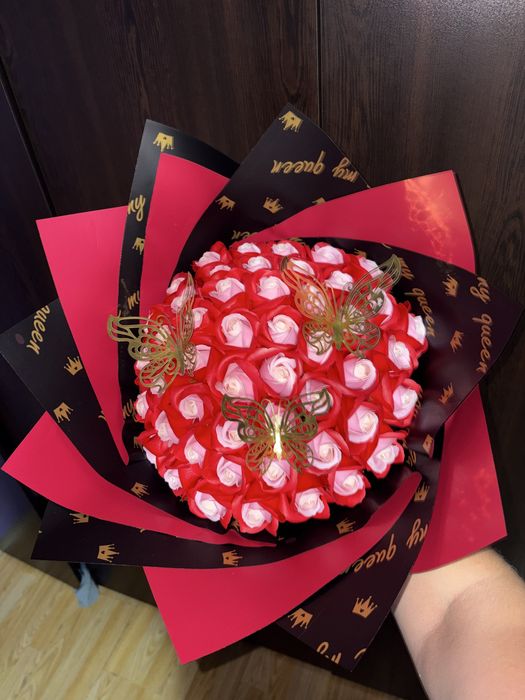 Buchete de trandafiri din săpun și aranjamente