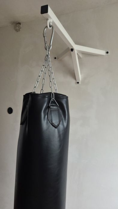 Груша с кронштейном