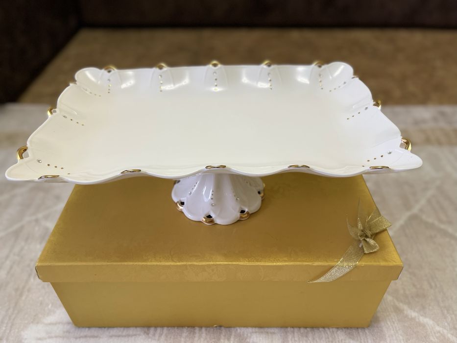 Блюдо на ножке.