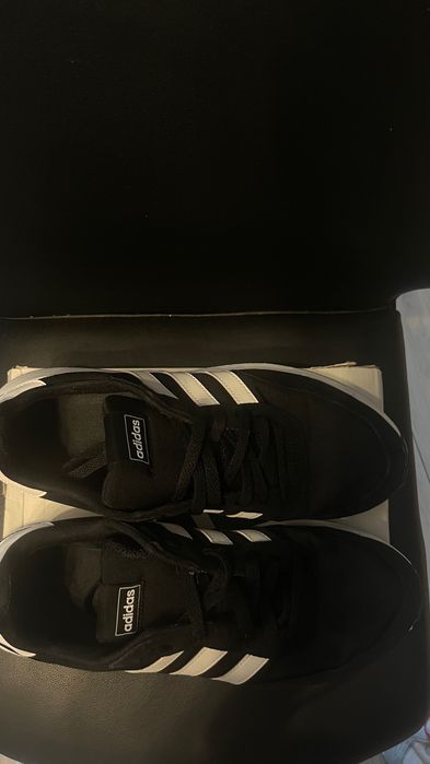 Маратонки Adidas в перфектно състояние