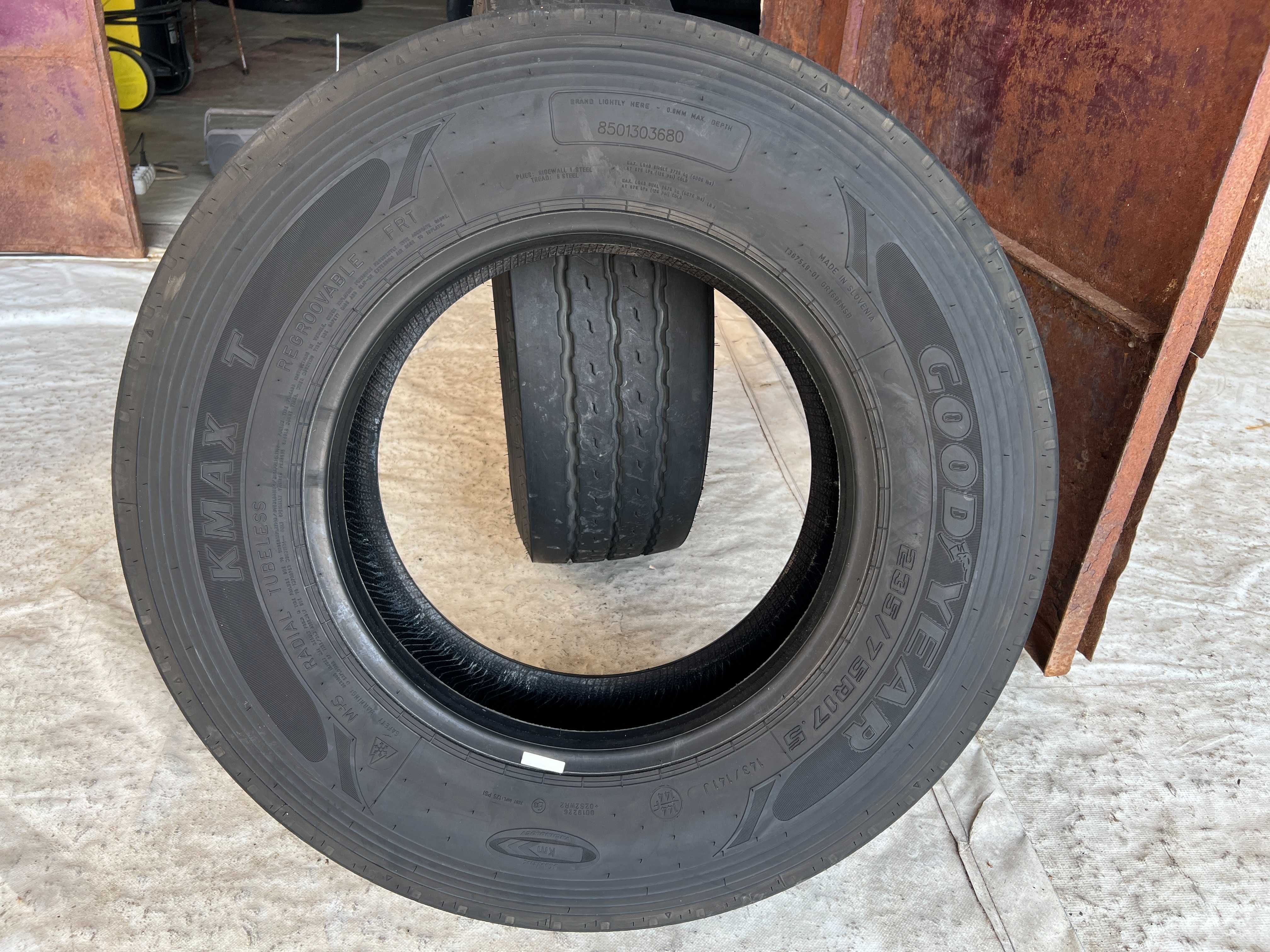 2 гуми за ремарке 235/75R17.5 Goodyear KMax T 143/141J M+S FRT DOT4320