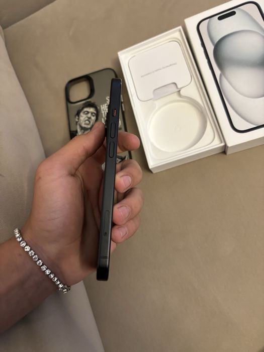 Vand iPhone 15 sanatate 90%