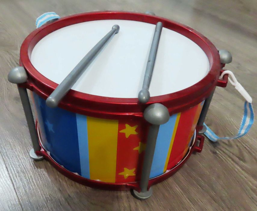 15 puzzle-uri + alte jucării diverse, cadou tobă (3+ ani)