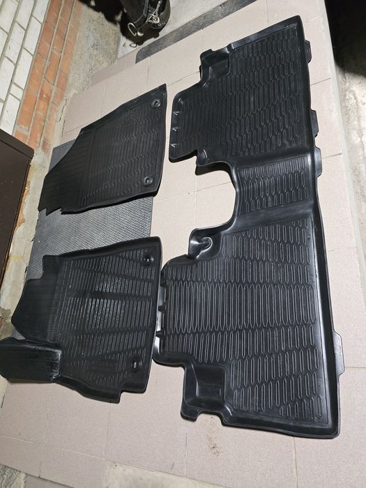 Продам полики Jetour x70 2025