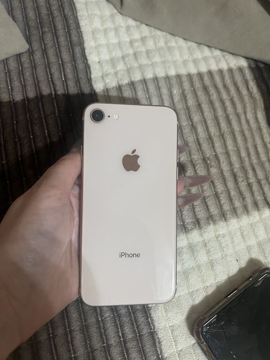 Айфон 8 в хорошем состоянии