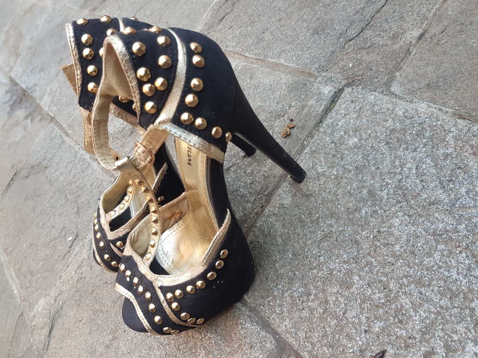 Дамски елегантни обувки с висок ток