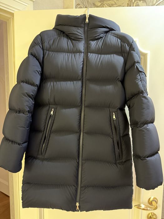 Продам пуховик Монклер оригинал, куплен в Viled