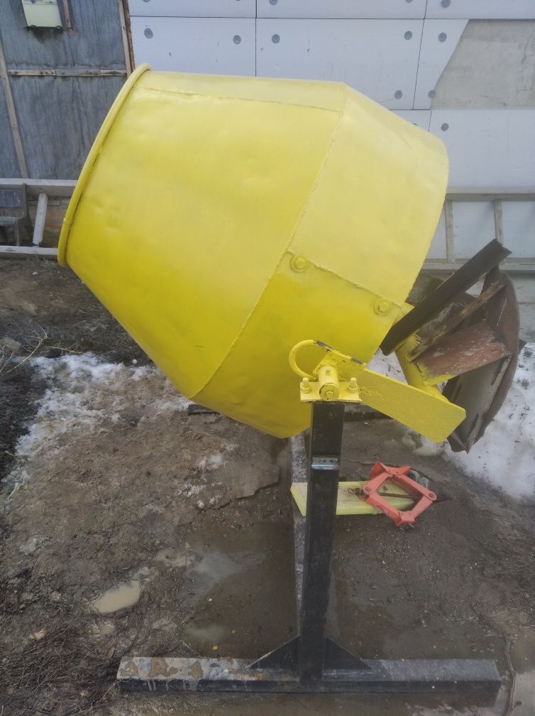 Продам бетономешалку