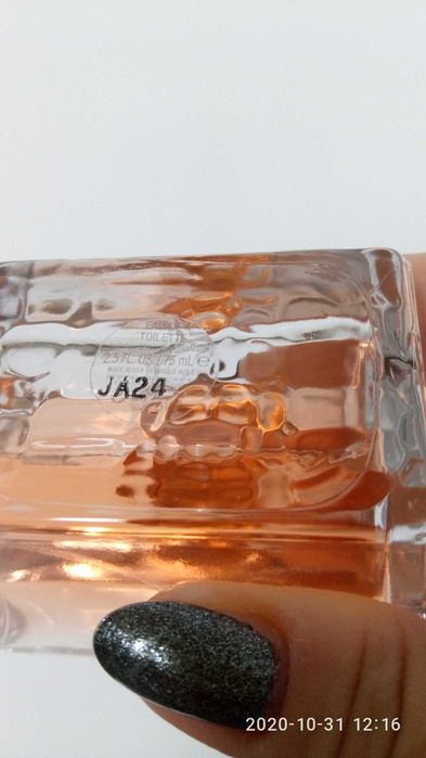 Дамски парфюми, нежни аромати.