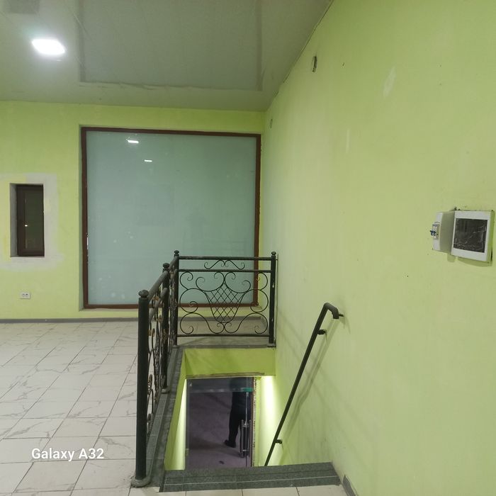 Дукон сотилади . 2 этаж