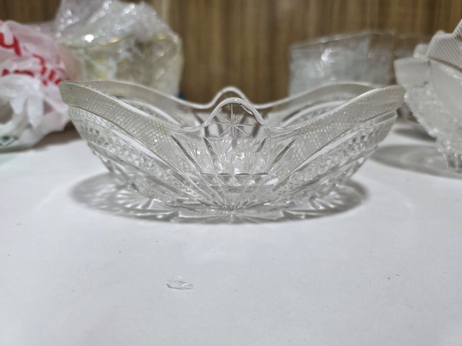 Срочно продаю хрустальные вазочки