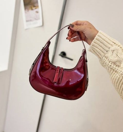 Продам женскую черную сумочку