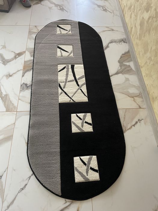 Covor gri,negru si alb, 2 m lungime/ 80 cm latime