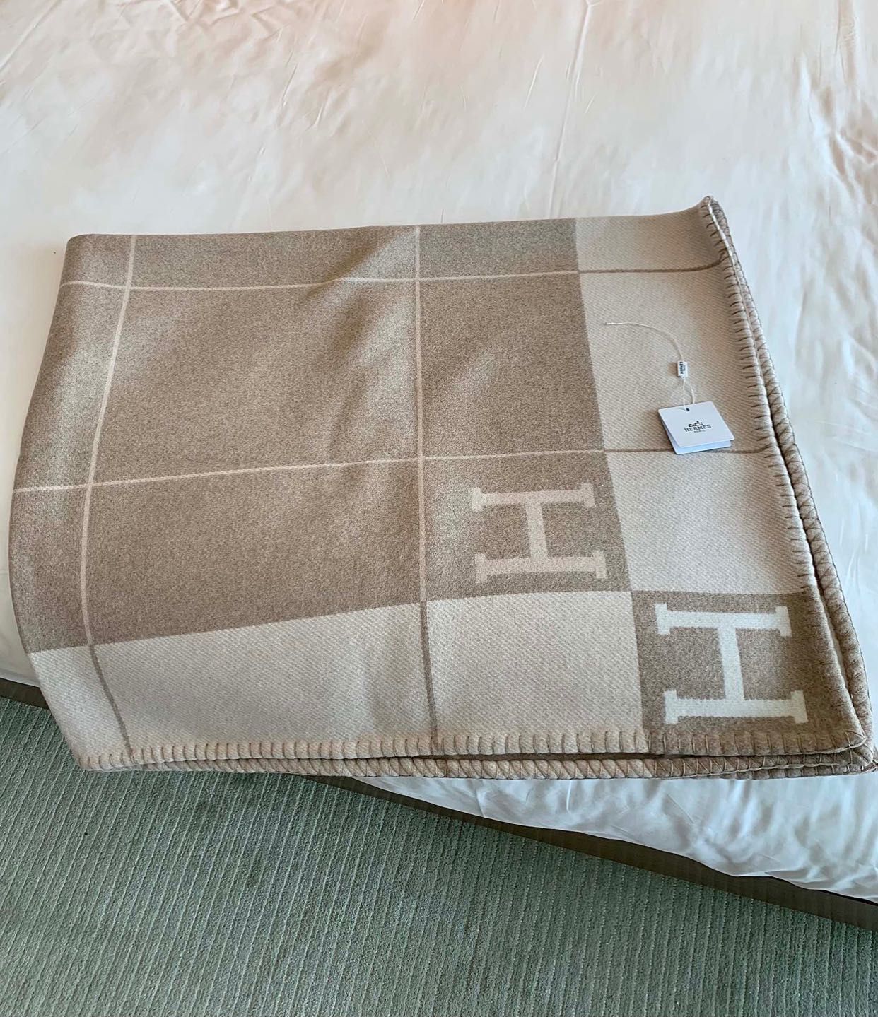 Hermes одеало и възглавница