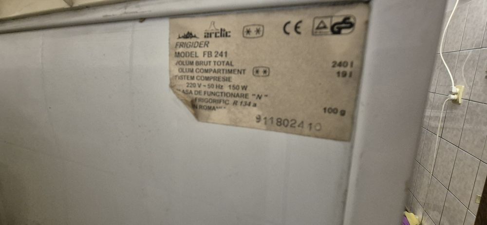 Vând frigider Arctic, înălțime 1.5 metri