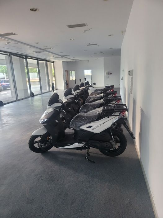 Scuter nou de inchiriat pentru delivery / 125 cc | Glovo Bolt Wolt