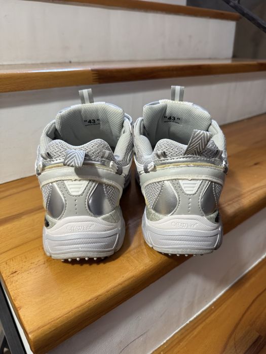 Off White Be Right Back