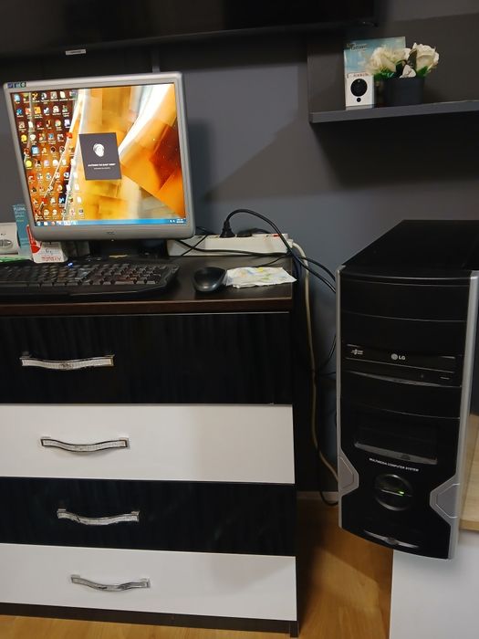 Vând calculator PC complect  HP