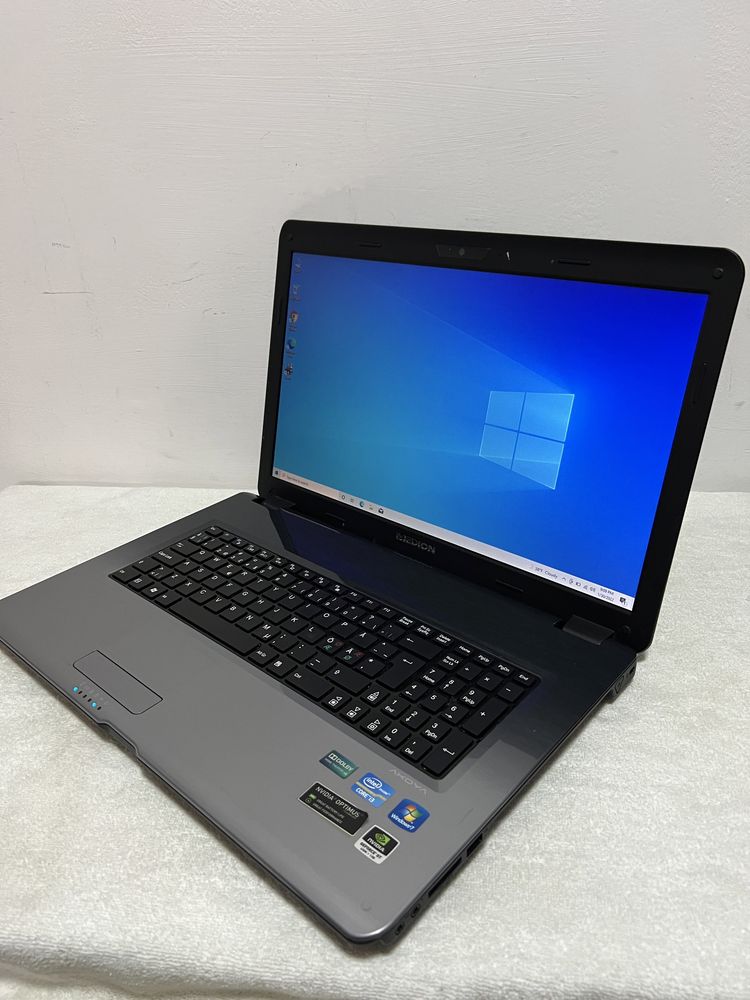 Laptop Medion Akoya-display mare 17,3-Intel Core i7-8gb-nVidia GT