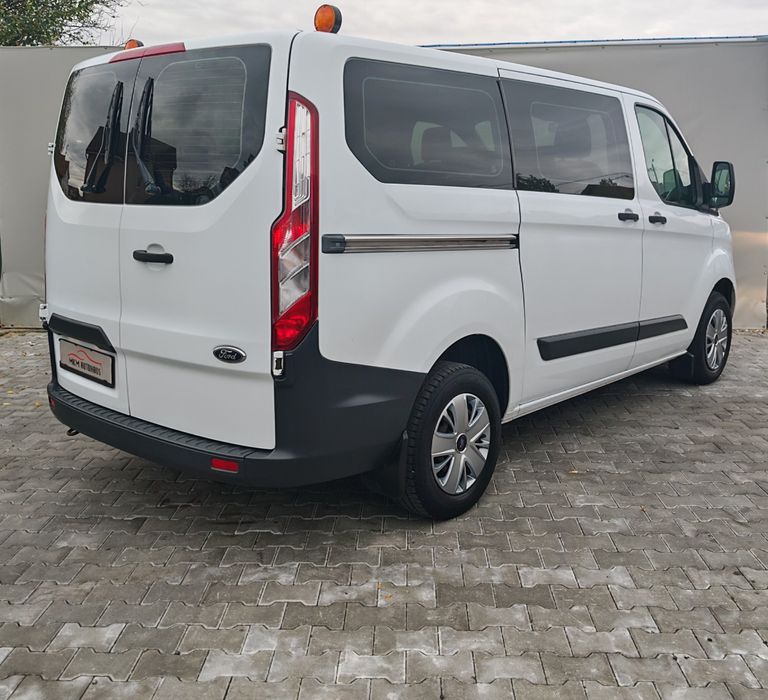 Ford transit custom 2.2 tdci An 2015 8+1 Locuri Garanție. 12 Luni