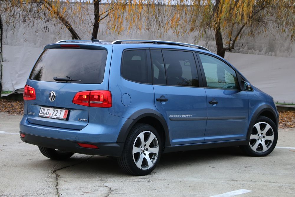 Vw touran cross/dsg/panoramic/navi/zoll/bixenon