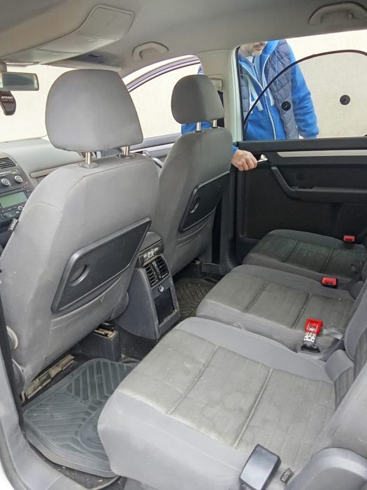 Vând Volkswagen Touran!!