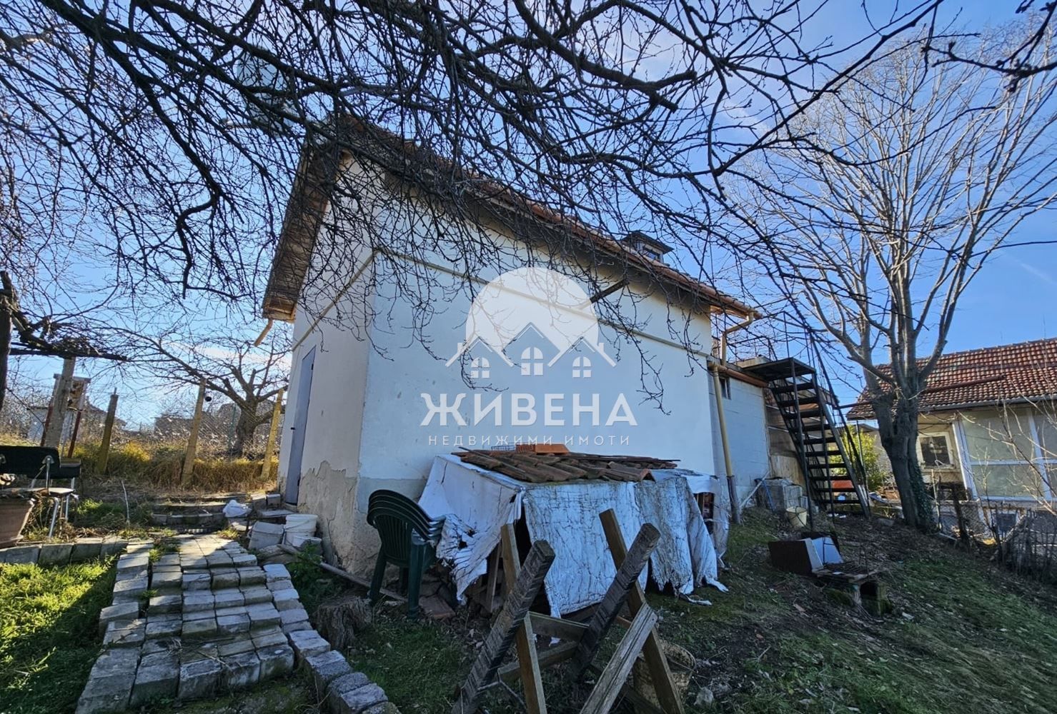 Малка къща с двор 1085 кв.м, м-т Боровец - север