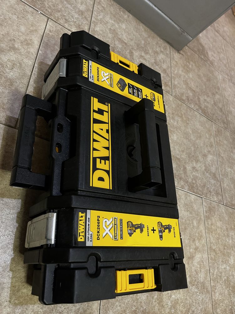 Куфар Dewalt taught sys2