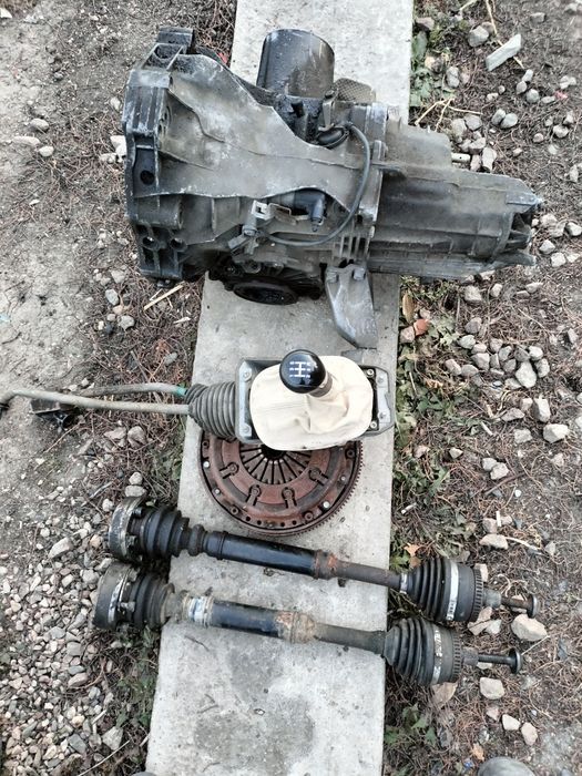 Продам мех  коробку передач на фольксваген пасад б5