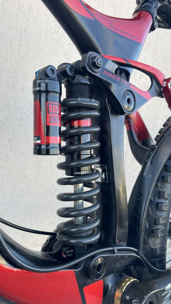 Giant Glory Advanced 1 – DH/27.5/CF/