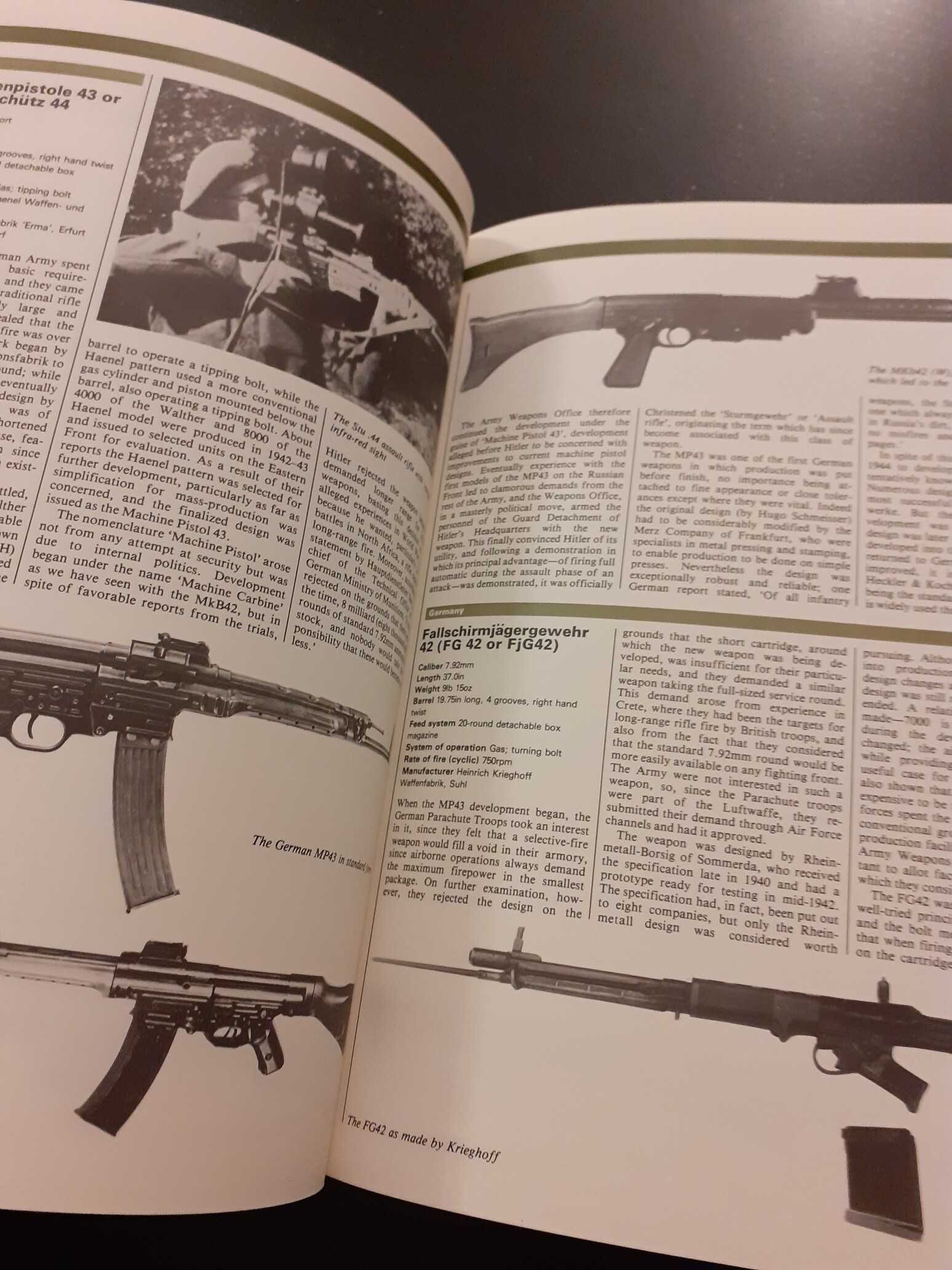 The Encyclopedia of Infantry Weapons of World War Two, Ian V. Hogg