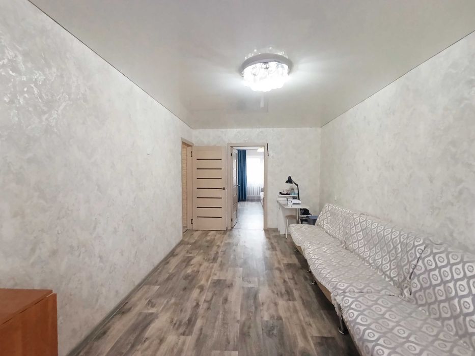 !  Продаю уютную 2-комнатную квартиру! 23 мкр.  1 этаж из 5