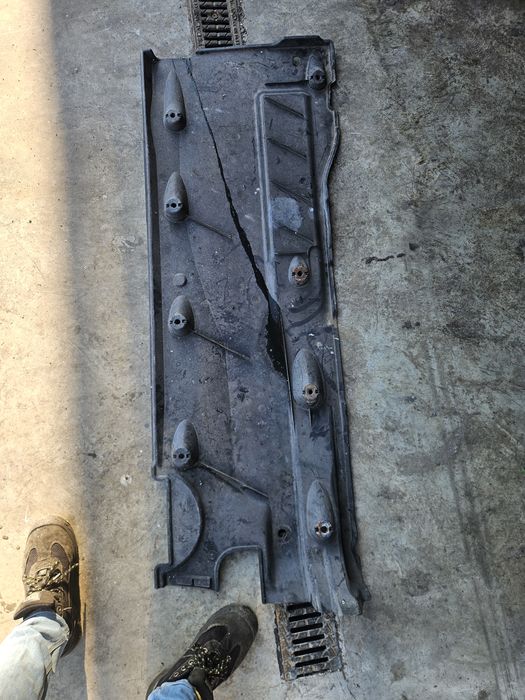 scut lateral dreapta volkswagen tiguan 2014