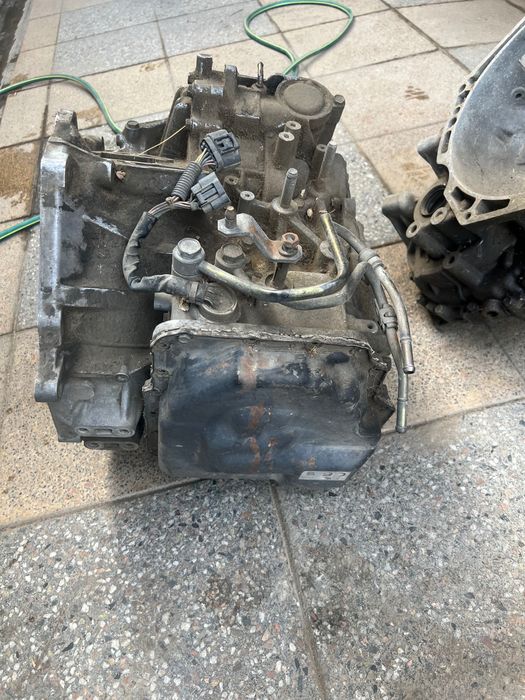 Две АКПП для Mazda MPV (не рабочие)