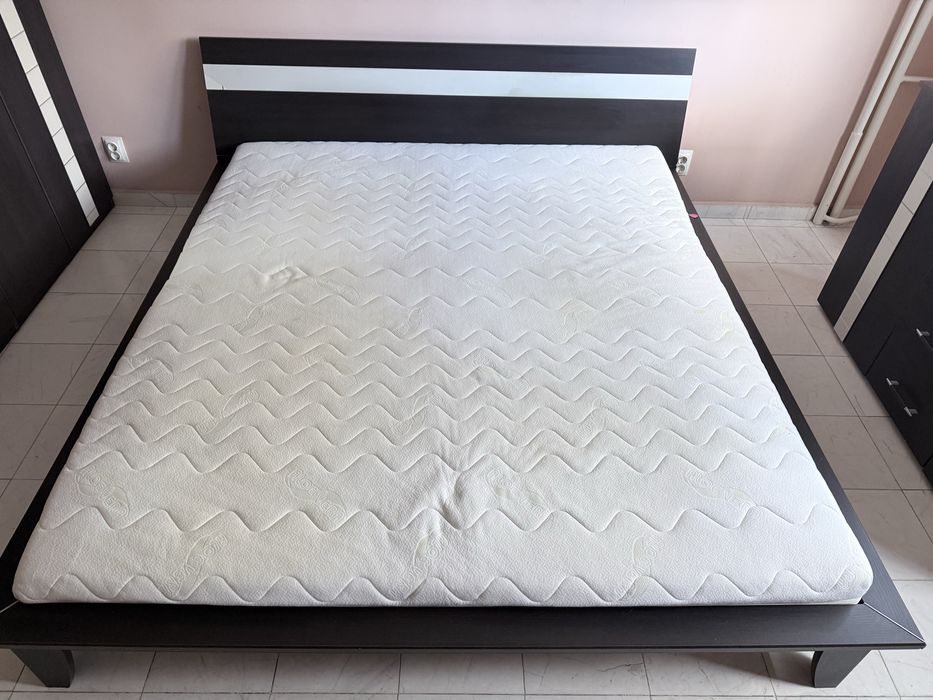 Продавам спалния +гардероб +комод