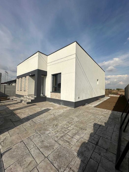 Comuna Berceni - Casa parter cu 2 dormitoare, terasa si teren 274 mp