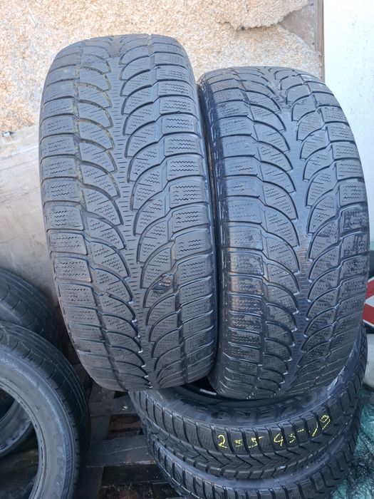 Vand 2 sau 4  anvelope 235 55 19 brigestone de iarna