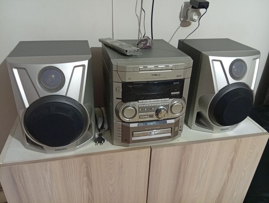 Продам музыкальный центр philips в хорошем состоянии