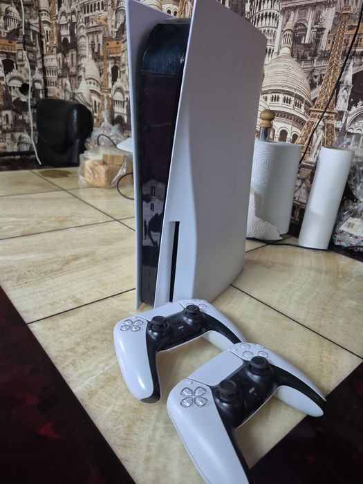 Продаю PlayStation 5    цена 280000