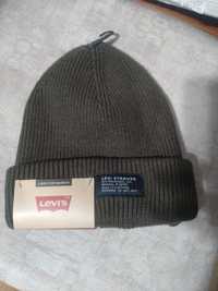 Теплая зимняя шапка Levi's