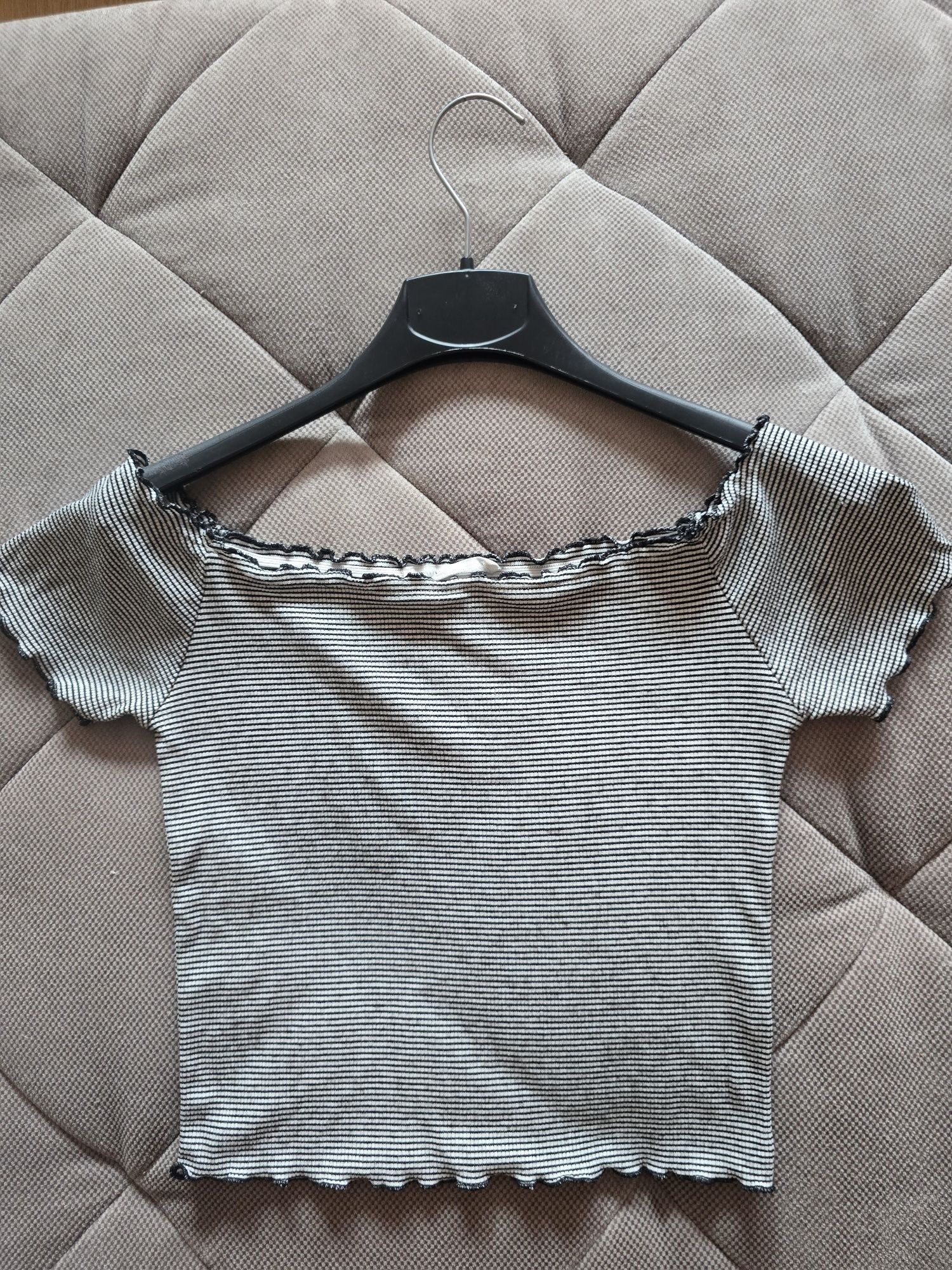 Тениски кроп топ New Yorker, pull&bear, sinsay