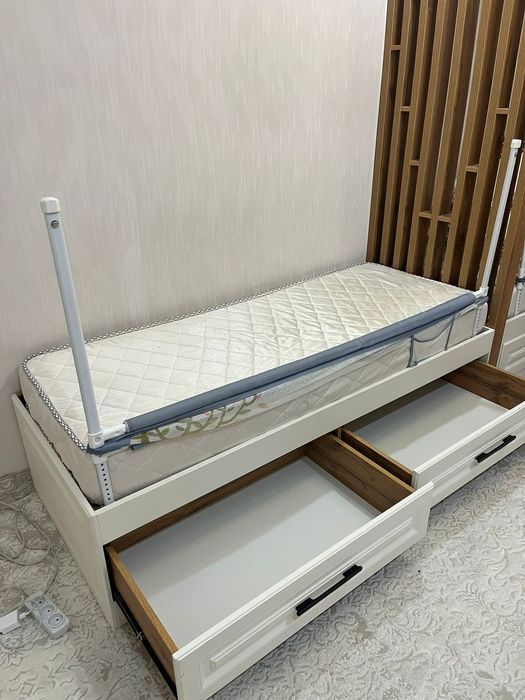 Продам детские кровати. 2 штуки.  Срочно, прочные.