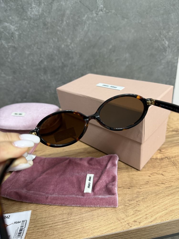Солнцезащитные очки Miu Miu 2025