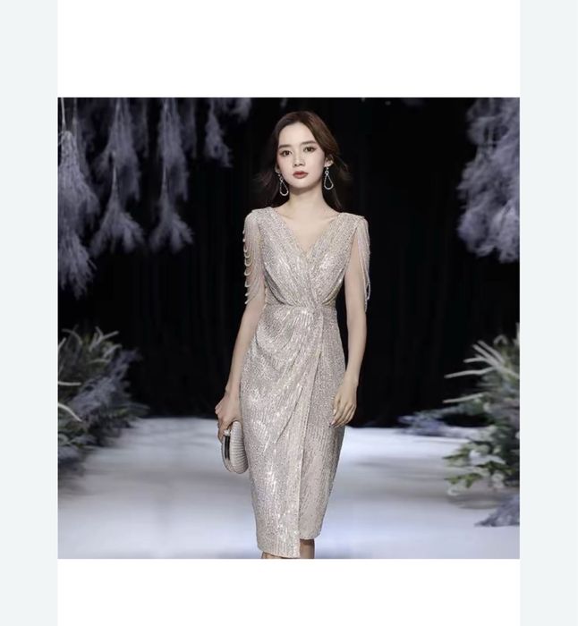 Продам красивое платье новогоднее