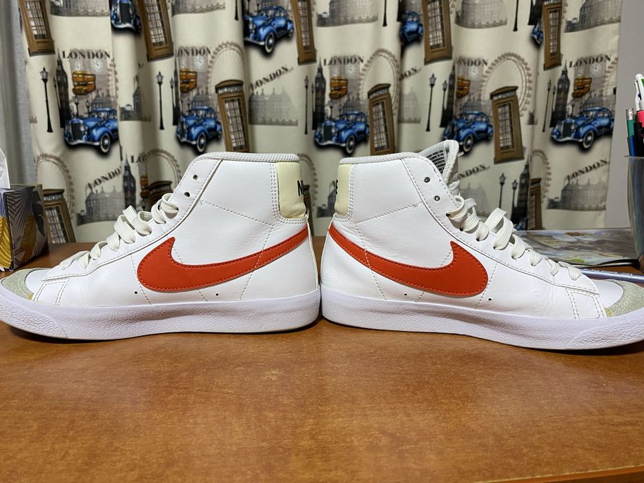Vând adidași nike blazer red stripe