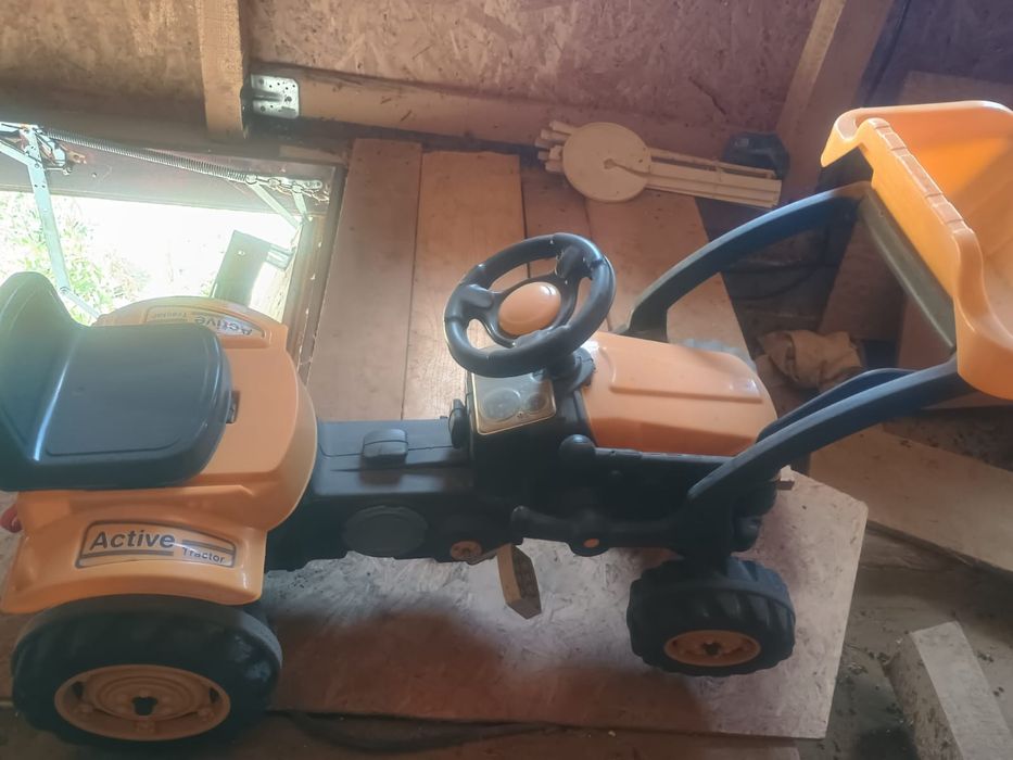 Tractor de jucarie cu cupa Pilsan, stare buna: 150 lei