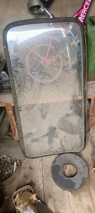 Заднее стекло от нивы