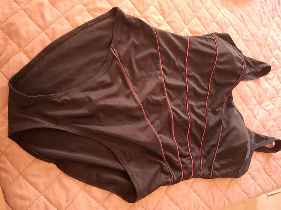 Продавам бански костюми